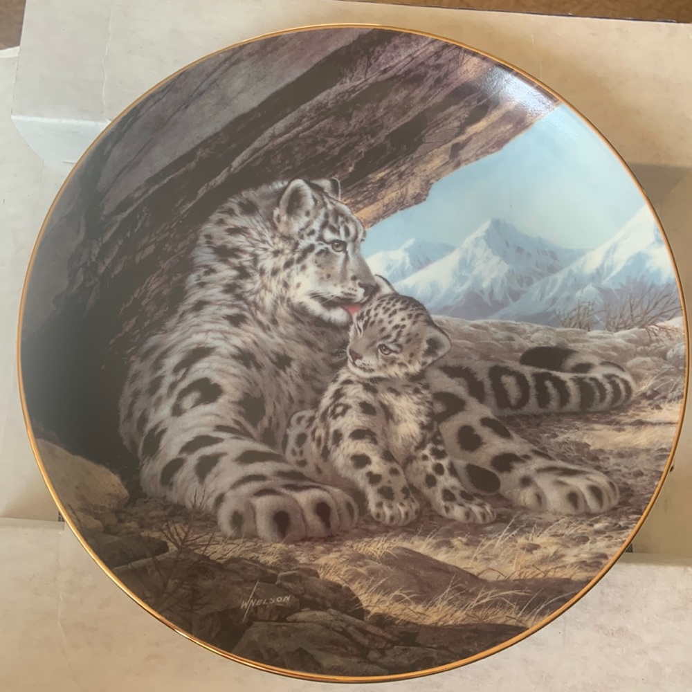 1989 Snow leopard collectors plate